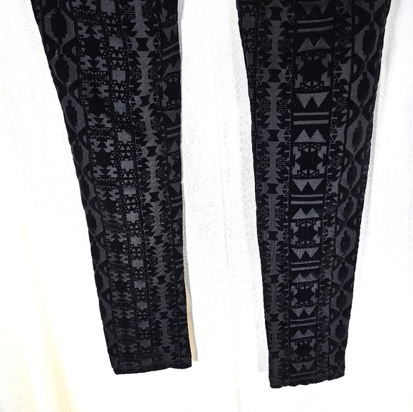 Celebrity Pink Velour Pattern Jeans - Picture 4 of 10